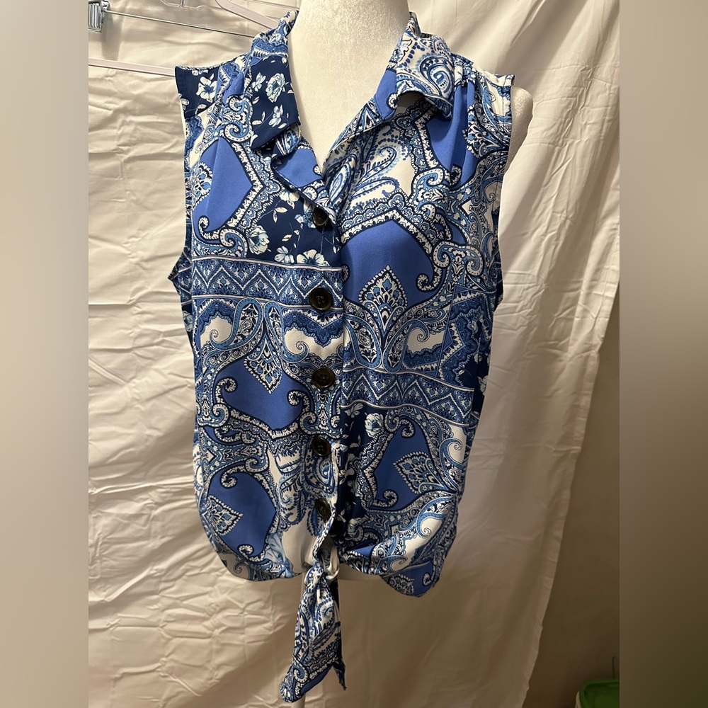 Est.1946 blue and white paisley blouse XL